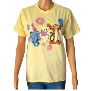 Disney Pastel Yellow Winnie the Pooh Graphic Shirt Crochet Flowers SZ M